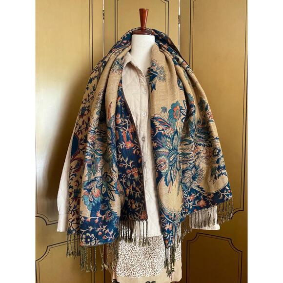 Vintage reversible scarf with fringes and gold threads - Picture 3 of 8